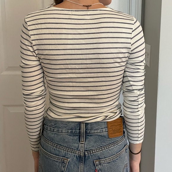 Urban outfitters stopped V-neck - Picture 5 of 8